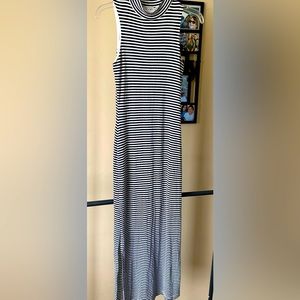 CLEARANCE!  Velvet torch Casual Maxi sz small 4/$10